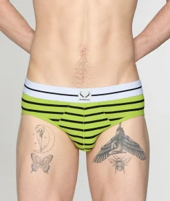 Bluebuck Nautical 25 Brief